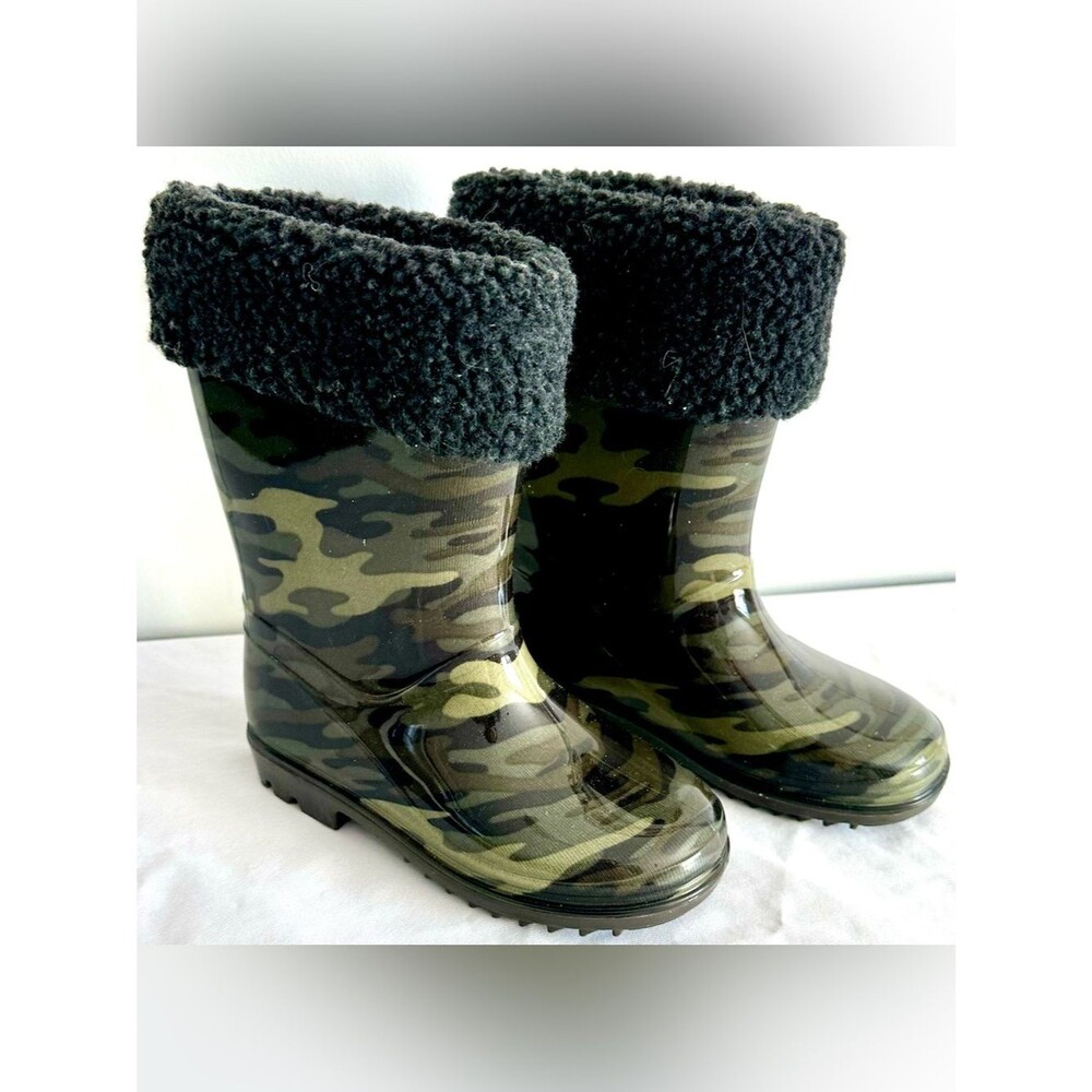 Carter’s Kids Rain Boots – Size 9 – Camo Print with Cozy Knit Cuff